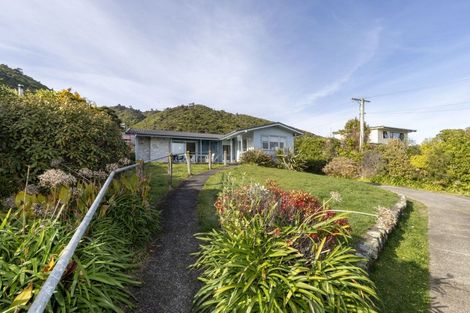 Photo of property in 9 Kotare Street, Waikanae, 5036