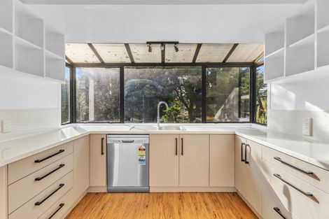 Photo of property in 50 Seaview Road, Marfell, New Plymouth, 4310