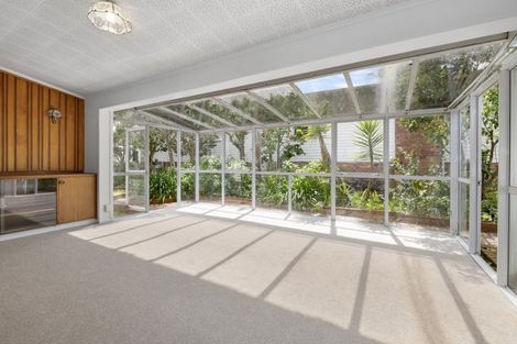 Photo of property in 4 Lyford Crescent, Sunnynook, Auckland, 0620