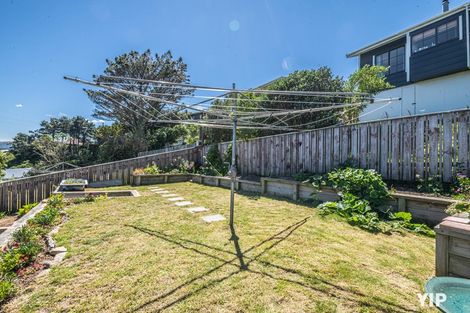 Photo of property in 9a Pimlico Place, Newlands, Wellington, 6037
