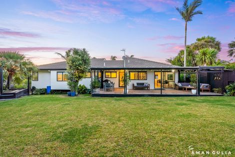 Photo of property in 6a Savoy Road, Glen Eden, Auckland, 0602