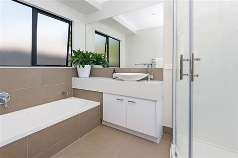 Photo of property in 5 Kalgan Place, Burswood, Auckland, 2013
