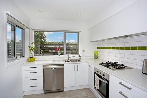 Photo of property in 8 Stockyard Crescent, Pukekohe, 2120
