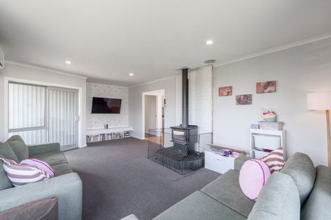 Photo of property in 16 Cargill Street, Waikiwi, Invercargill, 9810