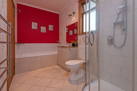 Photo of property in 10 Jensen Street, Hokowhitu, Palmerston North, 4410