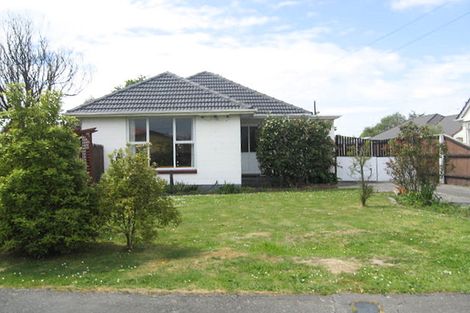 Photo of property in 42 Lambeth Crescent, Redwood, Christchurch, 8051