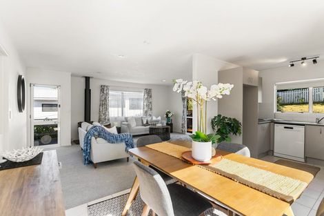 Photo of property in 12b Penton Road, Stanmore Bay, Whangaparaoa, 0932