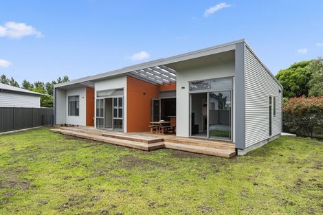 Photo of property in 15a Roberts Street, Martinborough, 5711