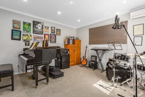 Photo of property in 28 Observatory Close, Whitby, Porirua, 5024