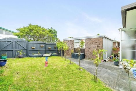 Photo of property in 3/38 Kirrie Avenue, Te Atatu South, Auckland, 0610