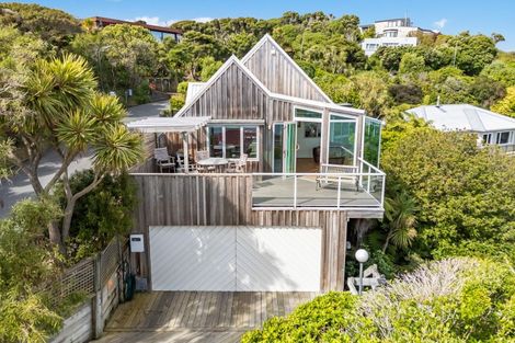 Photo of property in 1 Roys Road, Plimmerton, Porirua, 5026