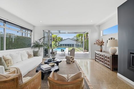 Photo of property in 57 Wainui Avenue, Point Chevalier, Auckland, 1022