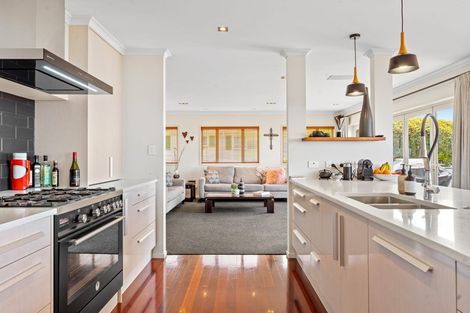 Photo of property in 29 Knights Road, Rothesay Bay, Auckland, 0630