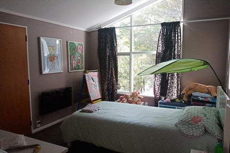 Photo of property in 7b Tiniroa Grove, Silverstream, Upper Hutt, 5019