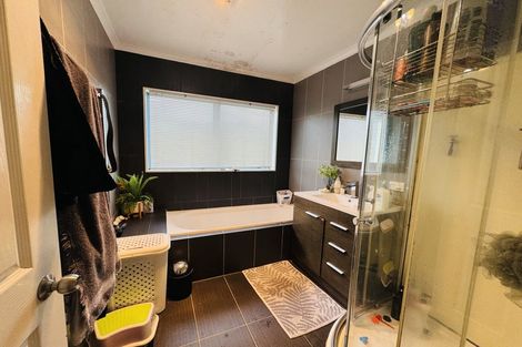 Photo of property in 2/17 Queen Street, Papakura, 2110