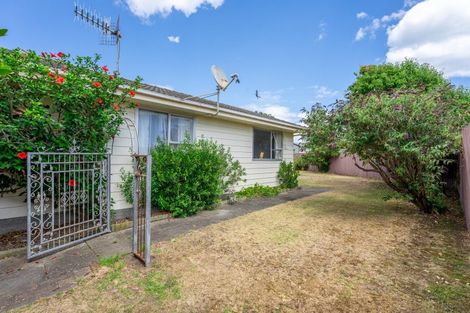 Photo of property in 6 Colenso Place, Otaki Beach, Otaki, 5512