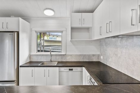 Photo of property in 16 Te Hatepe Avenue, Taupo, 3330