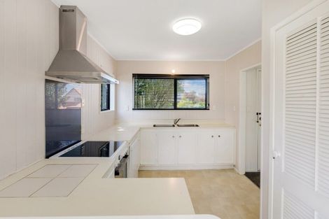 Photo of property in 1/42 Lexington Drive, Botany Downs, Auckland, 2010