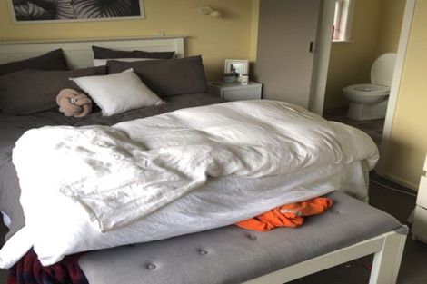 Photo of property in 27 Bellringer Crescent, Newlands, Wellington, 6037