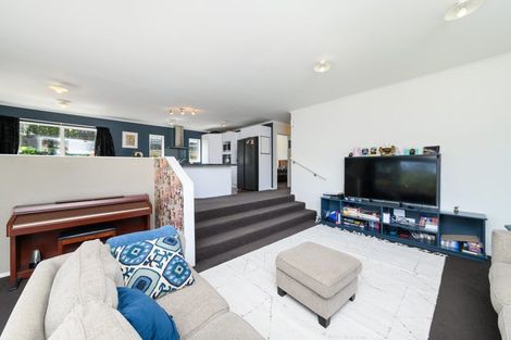 Photo of property in 34 Ruapehu Drive, Fitzherbert, Palmerston North, 4410