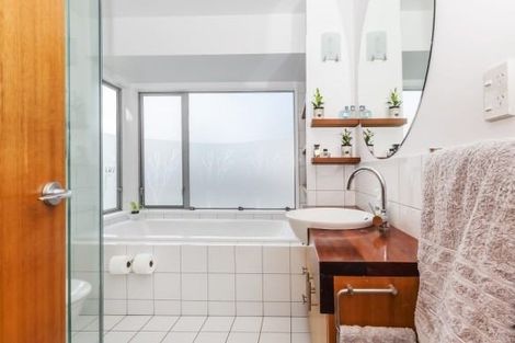 Photo of property in 117 Marine Parade, Seatoun, Wellington, 6022