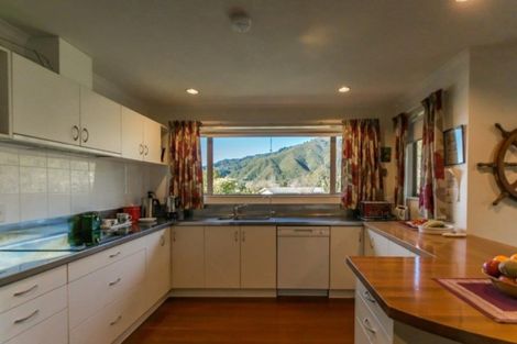 Photo of property in 14 Ranui Street, Waikawa, Picton, 7220