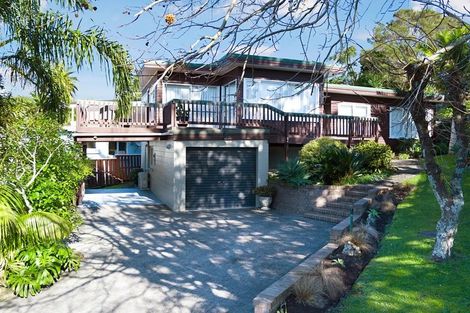 Photo of property in 28 Manhattan Heights, Glendene, Auckland, 0602