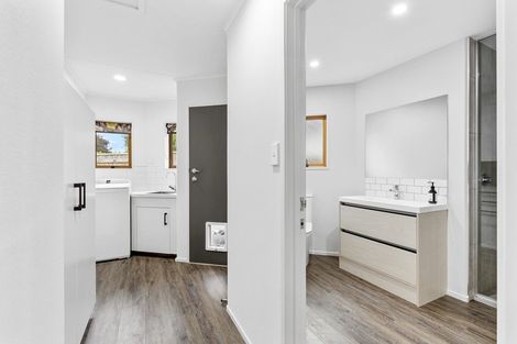 Photo of property in 32 Haast Place, Awapuni, Palmerston North, 4412