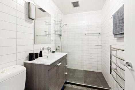 Photo of property in Aulsebrooks Apartments, 2/178 Wakefield Street, Te Aro, Wellington, 6011