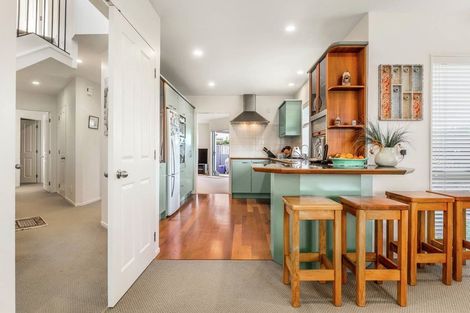 Photo of property in 6a Devon Road, Bucklands Beach, Auckland, 2012