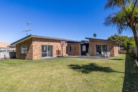 Photo of property in 102 Weggery Drive, Waikanae Beach, Waikanae, 5036
