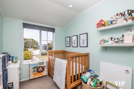 Photo of property in 74 Guadeloupe Crescent, Grenada Village, Wellington, 6037