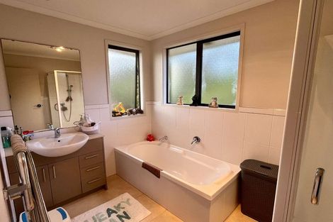 Photo of property in 50 Greenbough Lane, Greenhithe, Auckland, 0632