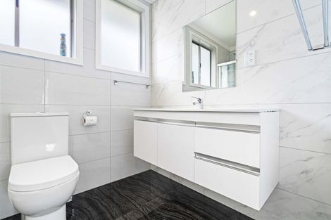 Photo of property in 2 Muir Avenue, Mangere Bridge, Auckland, 2022