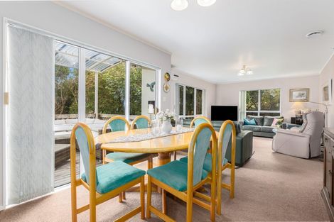 Photo of property in 21 Saunders Close, Whitby, Porirua, 5024