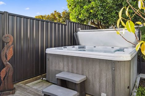 Photo of property in 10 Crowther Terrace, Waipahihi, Taupo, 3330