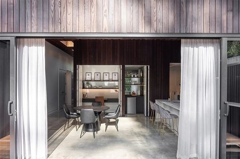 Photo of property in 70 Oak Road, Poraiti, Napier, 4112