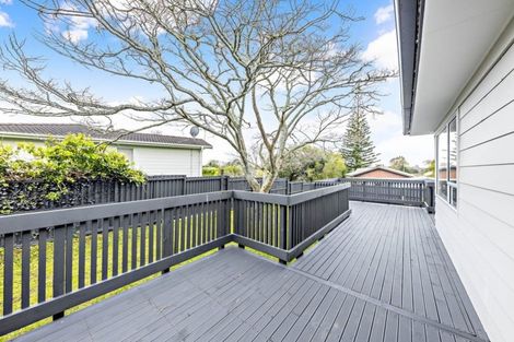 Photo of property in 15 Becker Drive, Weymouth, Auckland, 2103