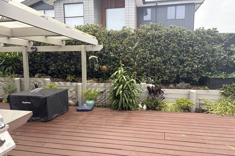 Photo of property in 65 Rising Parade, Fairview Heights, Auckland, 0632