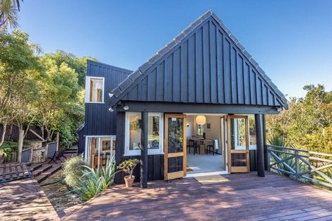 Photo of property in 27 Rosecamp Road, Beach Haven, Auckland, 0626