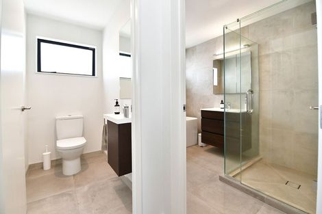 Photo of property in 52 Walton Street, Red Beach, 0932