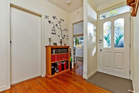 Photo of property in 65 Pupuke Road, Birkenhead, Auckland, 0627