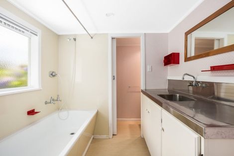 Photo of property in 97 Northland Road, Northland, Wellington, 6012