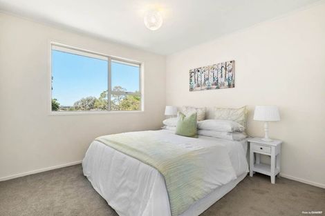 Photo of property in 18 Kerria Place, Sunnynook, Auckland, 0620