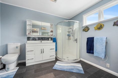 Photo of property in 42a Kowhai Avenue, Ebdentown, Upper Hutt, 5018