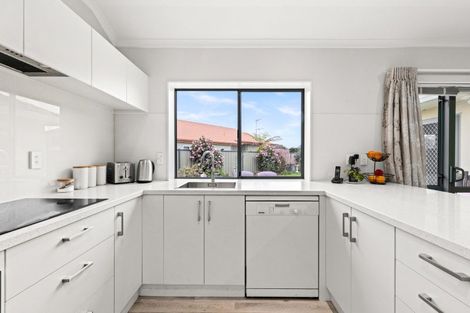 Photo of property in 18 Claridge Place, Taradale, Napier, 4112