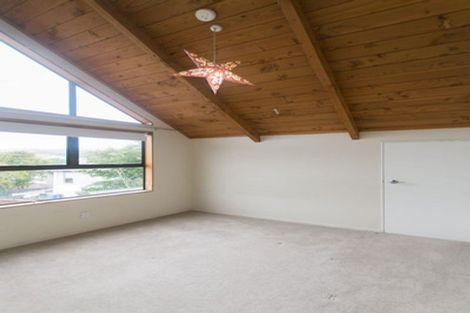 Photo of property in 8 Elmira Place, Browns Bay, Auckland, 0630