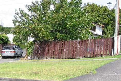 Photo of property in 4 Park Rise, Campbells Bay, Auckland, 0630