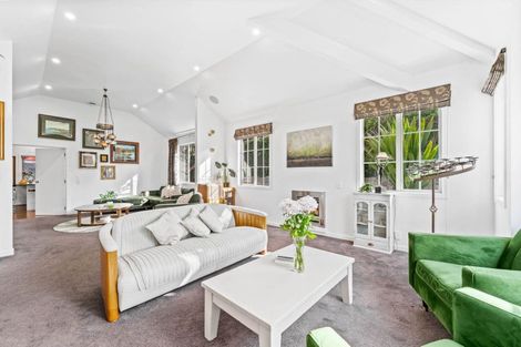 Photo of property in 52 Rising Parade, Fairview Heights, Auckland, 0632