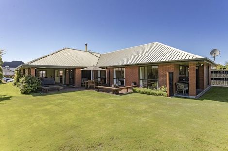 Photo of property in 5 Hinton Place, Rangiora, 7400